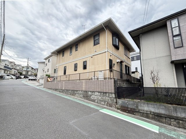 中古戸建　海老名市国分寺台3丁目の前面道路含む現地写真|前面道路含む現地外観