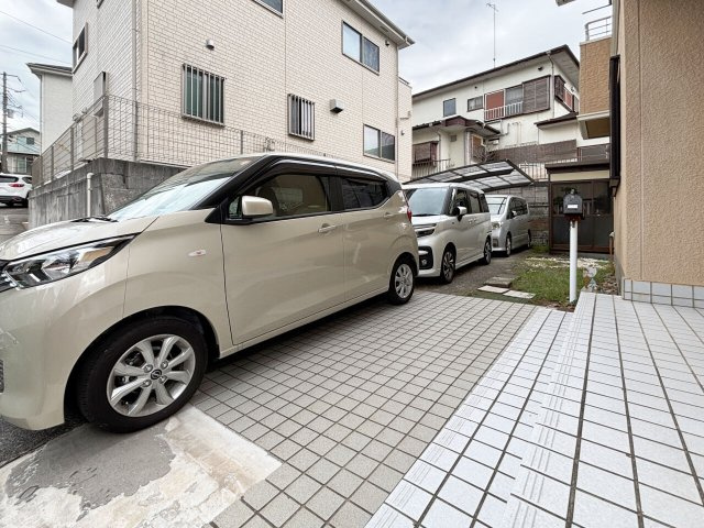 中古戸建　海老名市国分寺台3丁目の駐車場|3台駐車可能です。（車種による）