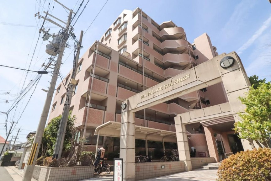 ダイアパレス甲子園の外観