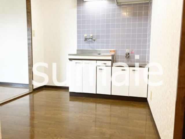 フローラルパレス大成の居間・リビング|キッチンスペース。