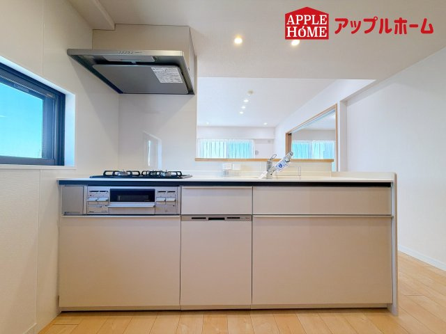 [中古マンション] さいたま市中央区下落合 与野パーク・ホームズのキッチン|見栄えもよくお手入れもスムーズに出来ます。豊富な収納力もございますので、キッチンスペースをスッキリとお使い頂けそうです。