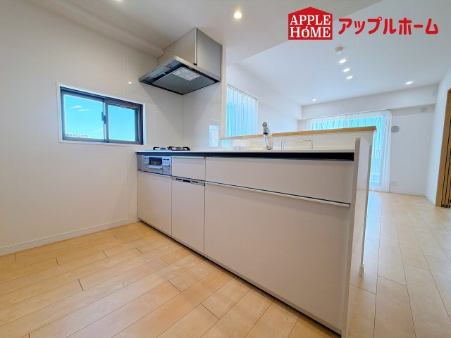 [中古マンション] さいたま市中央区下落合 与野パーク・ホームズのキッチン|キッチンの収納も充実☆生活の質が向上すること間違いなしの充実設備です。