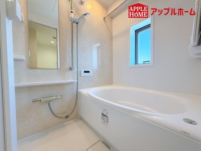 [中古マンション] さいたま市中央区下落合 与野パーク・ホームズの浴室|日常の疲れを癒やすここちのよいユニットバス。お手入れが簡単になる工夫が凝らされているため、手間をかけずに清潔さを保てます。