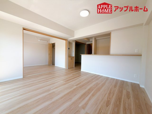 [中古住宅] さいたま市中央区上落合 与野ダイヤハイツの居間・リビング|広々リビングで家族の会話も弾みます♪家族団らんの秘訣は間取りにあり☆夢のマイホームを一緒に叶えましょう！