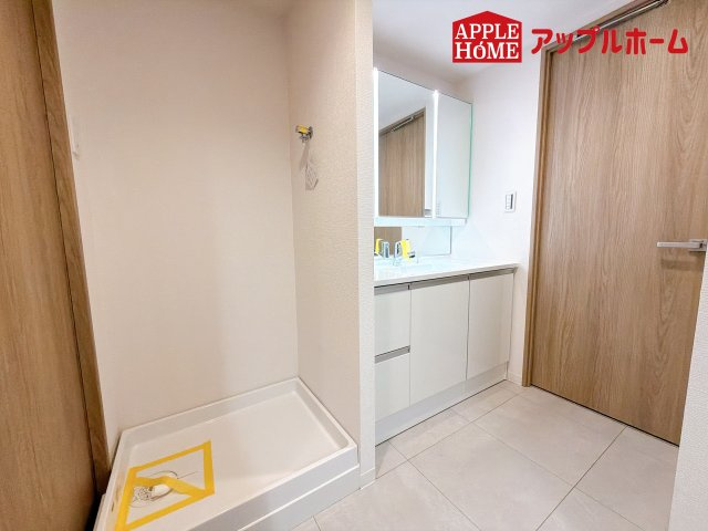 [中古マンション] さいたま市中央区上落合 パークシティ大宮セントラルタワーの洗面所|白を基調とした清潔感のある快適空間です。毎日の身支度も気持ち良くお使い頂けます！！