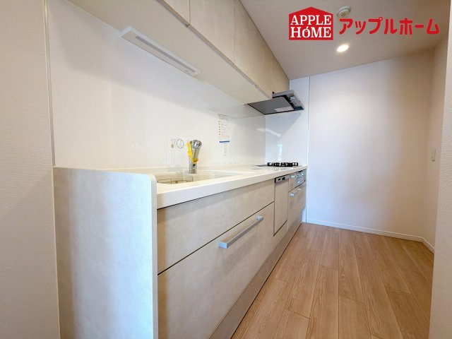 [中古マンション] さいたま市中央区上落合 パークシティ大宮セントラルタワーのキッチン|キッチンの収納も充実☆生活の質が向上すること間違いなしの充実設備です。