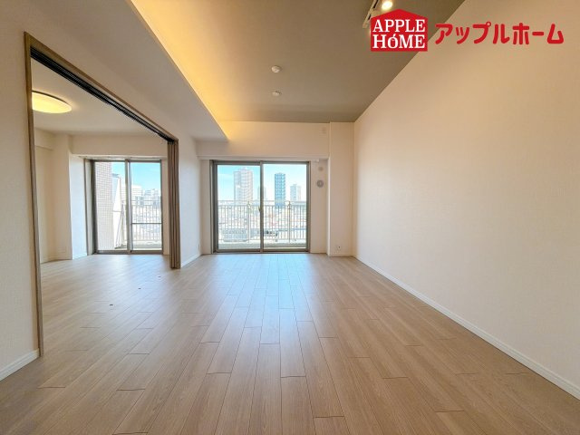 [中古マンション] さいたま市中央区上落合 パークシティ大宮セントラルタワーの居間・リビング|広々リビングで家族の会話も弾みます♪家族団らんの秘訣は間取りにあり☆夢のマイホームを一緒に叶えましょう！