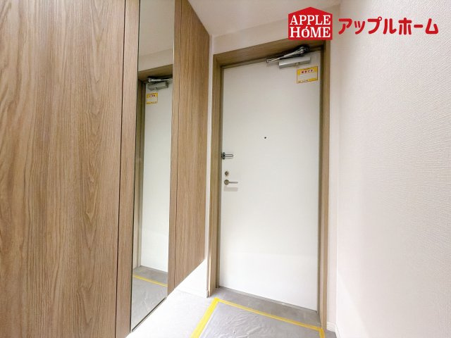 [中古マンション] さいたま市中央区上落合 パークシティ大宮セントラルタワーの玄関|住まう人も来客も入った時にワクワクさせてくれるオシャレな玄関♪収納もたっぷりあるので、靴がたくさんあっても安心！