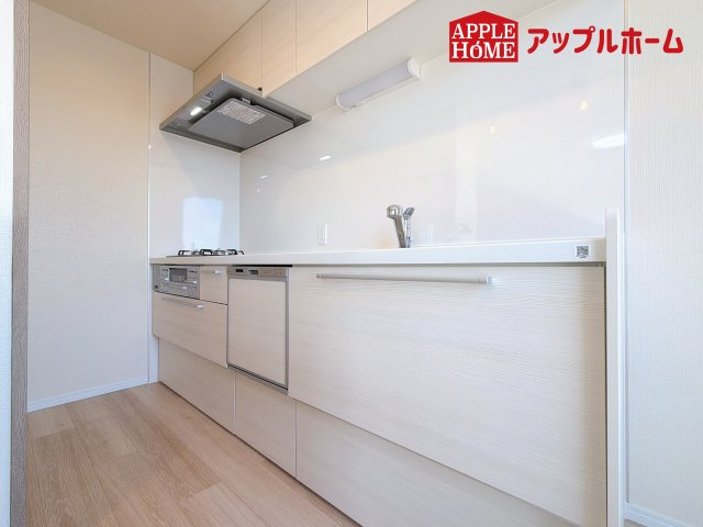[中古マンション] さいたま市中央区下落合 コルサムSI与野のキッチン|見栄えもよくお手入れもスムーズに出来ます。豊富な収納力もございますので、キッチンスペースをスッキリとお使い頂けそうです。