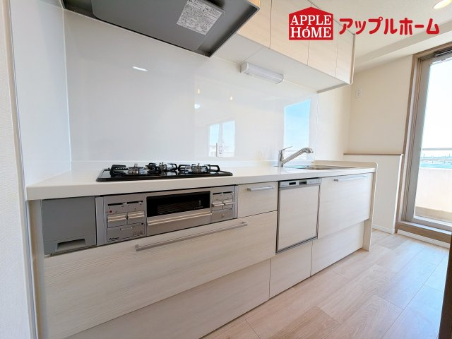 [中古マンション] さいたま市中央区下落合 コルサムSI与野のキッチン|キッチンの収納も充実☆生活の質が向上すること間違いなしの充実設備です。