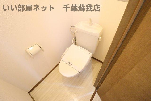 ロイヤルハウスAのトイレ|落ち着いたトイレです