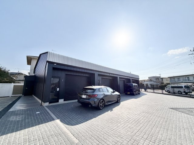 ゴリラストレージの駐車場|駐車場完備です