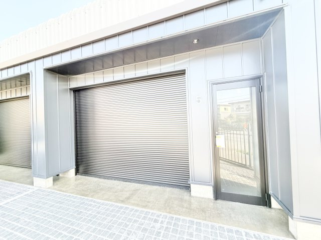 ゴリラストレージのエントランス|落ち着いたエントランスです