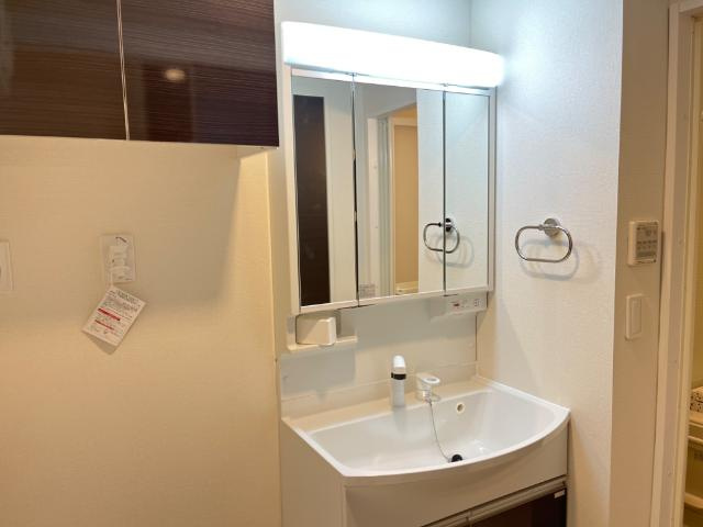 ゴールドラッシュの洗面所|洗髪洗面化粧台