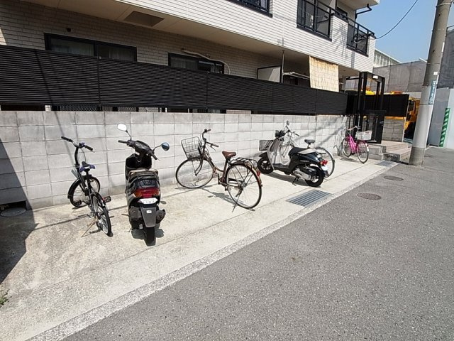 松本ハイツのその他共用部分|自転車置き場、バイクも置けます