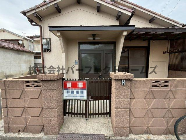 成美町平屋　賃貸のエントランス|建物の内部です