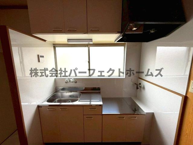 成美町平屋　賃貸のキッチン|コンパクトなキッチンで掃除もラクラク