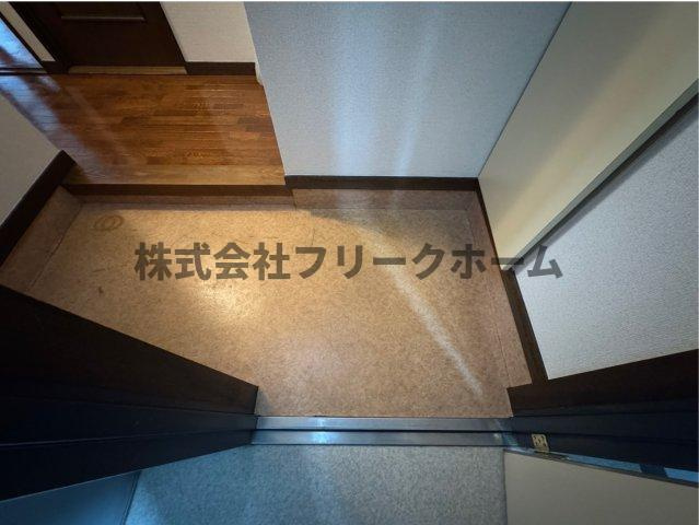 三鷹市牟礼６丁目の賃貸マンションの玄関