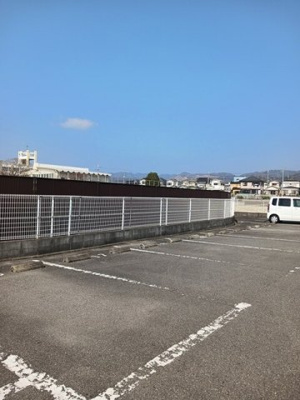 【駐車場】 | プリムヴェールⅠ | 駐車場に車を止められます