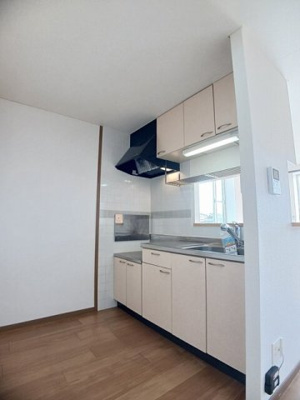 【キッチン】 | プリムヴェールⅠ | コンパクトなキッチンで掃除もラクラク