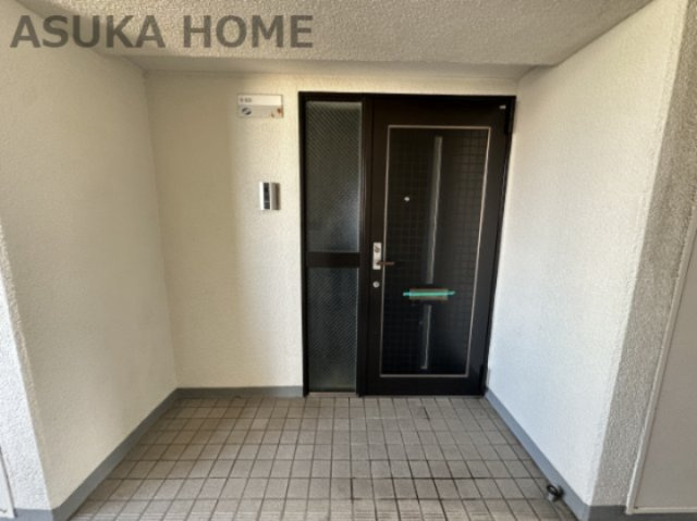 新山下ベイシティ第六号棟 の玄関|広いアルコーブです。