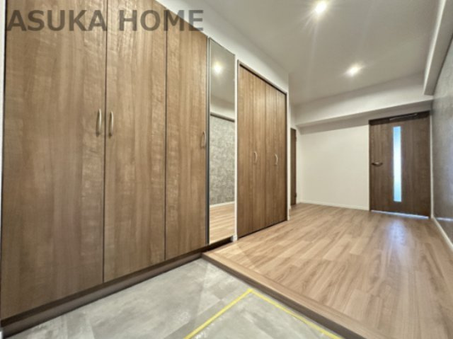 新山下ベイシティ第六号棟 の玄関|広い玄関間割れです。すっきりしていますね。