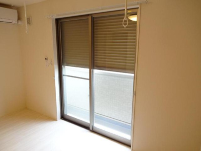 【内装】 | アローナ | 窓シャッター