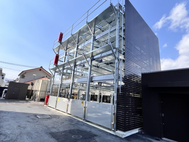 レーベン福島ONE TOWERの駐車場