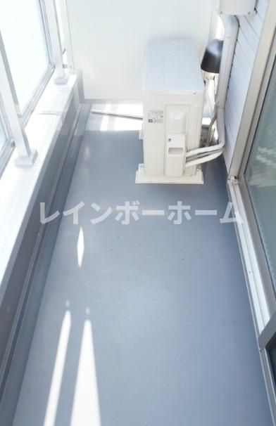 リブリ・ニソルのバルコニー