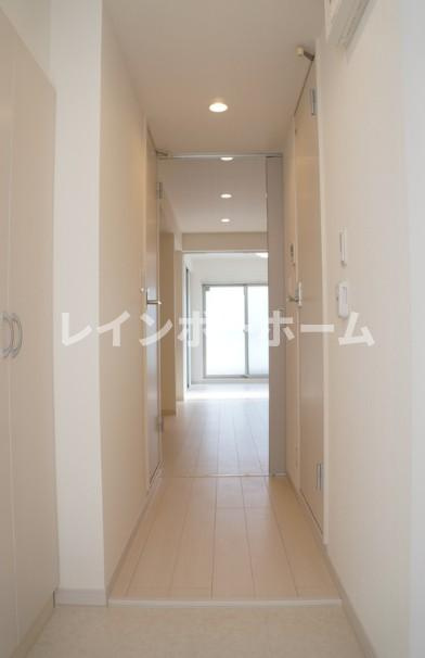 リブリ・ニソルの玄関