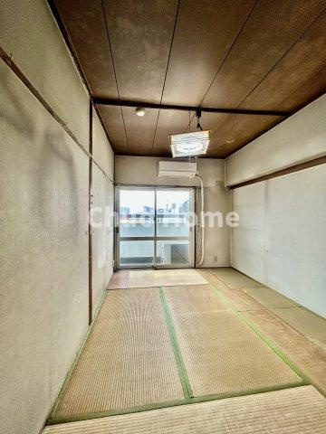 清澄ハイツの寝室|【寝室】心と体をゆったりと安らげる主寝室。寝室のゆとりが大きい分だけ、暮らしの安らぎは深まります。一日の疲れを癒すだけでなく、ご夫婦の親密な語らいを紡ぎ出します