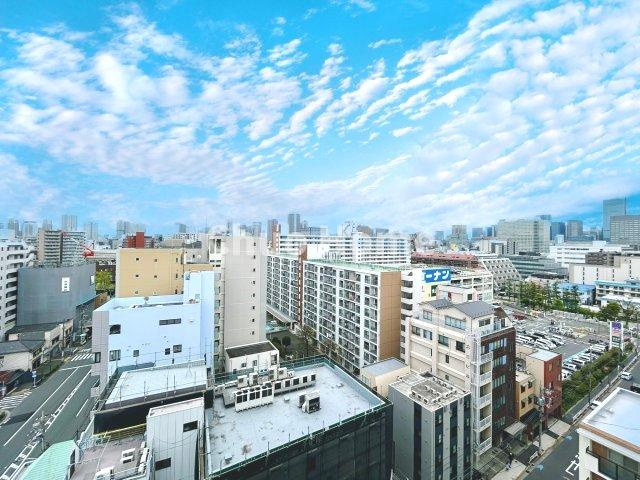 清澄ハイツの展望|手を伸ばせば、ふれることが出来そうな環境が、そのままインテリアになったような印象です。その豊かな眺望にふさわしい空間には、通風・採光にも優れ、心地よい光と風があふれています