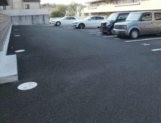 川崎市麻生区黒川の賃貸マンションの駐車場