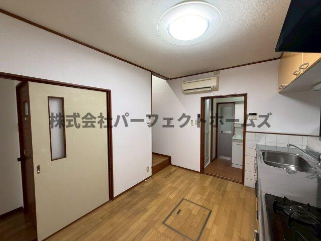 長尾家具町1丁目戸建　賃貸の居間・リビング|こちらの居間で趣味の時間をお楽しみください