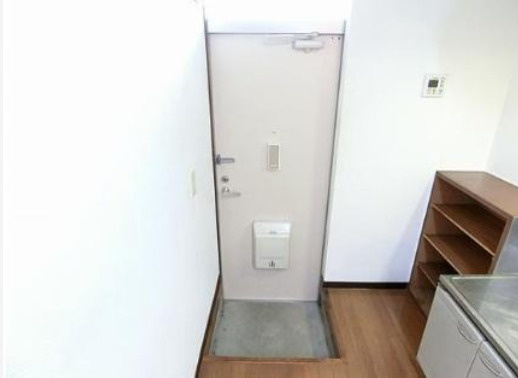 ユノソハイツの玄関