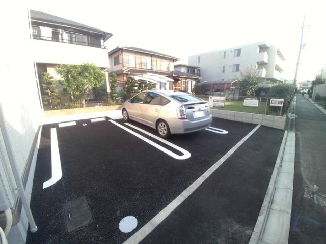 エクラシエールの駐車場