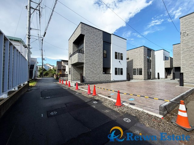 新築戸建　茅ヶ崎市下町屋2丁目の前面道路含む現地写真