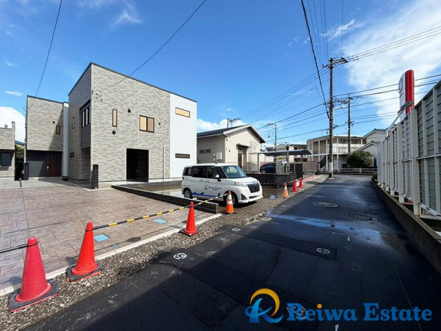 新築戸建　茅ヶ崎市下町屋2丁目の前面道路含む現地写真