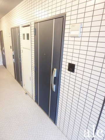 ステージファースト上北沢の玄関