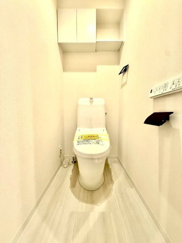 ミオカステーロ横濱関内のトイレ|清潔感のあるトイレ空間は、使い勝手にも配慮された設計。毎日を快適に過ごせる、上品で落ち着いた空間です。