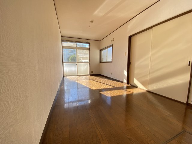 リビングにエアコン設置します
同タイプ別の部屋の写真です