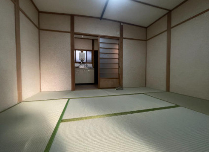 利回り12％！高見の里駅徒歩8分・月4.2万円で賃貸中テラスの和室