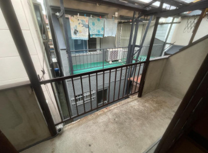 利回り12％！高見の里駅徒歩8分・月4.2万円で賃貸中テラスのバルコニー