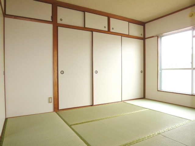 高嶋コーポ【キャッシュバック対象物件】の和室|和室、ちょっとしたくつろぎスペースにいかがでしょうか