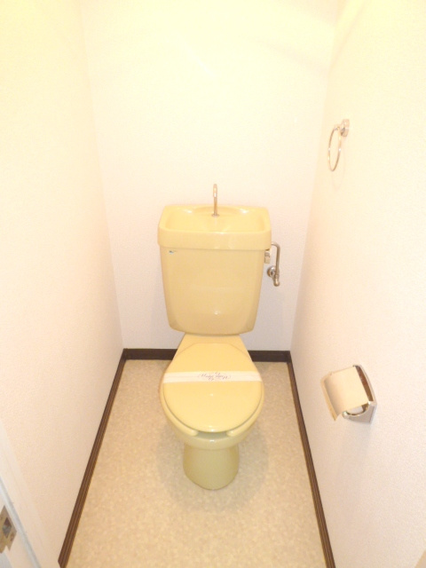高嶋コーポ【キャッシュバック対象物件】のトイレ|コンパクトで使いやすいトイレです
