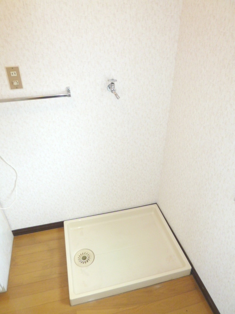 高嶋コーポ【キャッシュバック対象物件】の洗面所|スペースが確保できる洗面所です