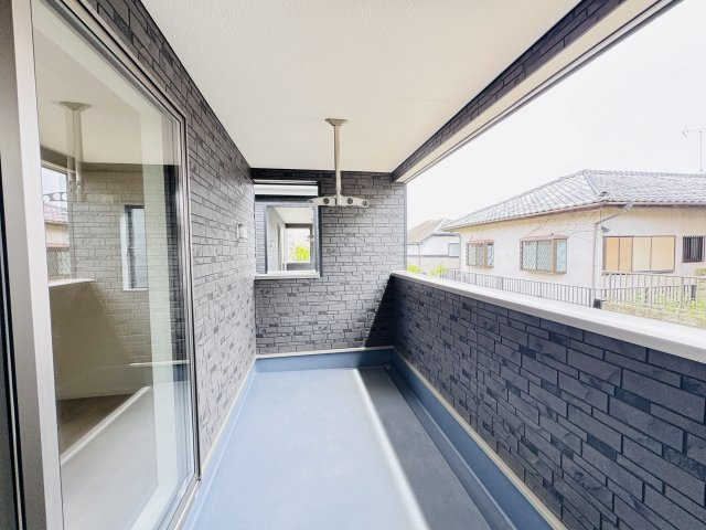 松戸市小金原５丁目新築戸建【貝の花小学校:６分】のバルコニー|南向きインナーバルコニー・日当たり良好♪