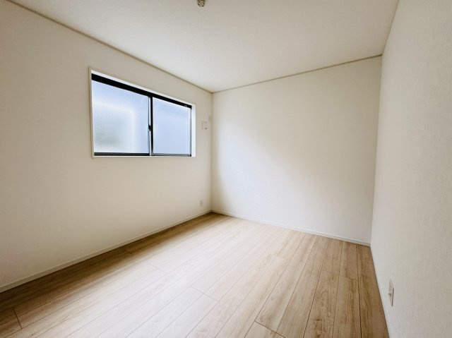 松戸市小金原５丁目新築戸建【貝の花小学校:６分】の子供部屋|6帖ストレージルーム
