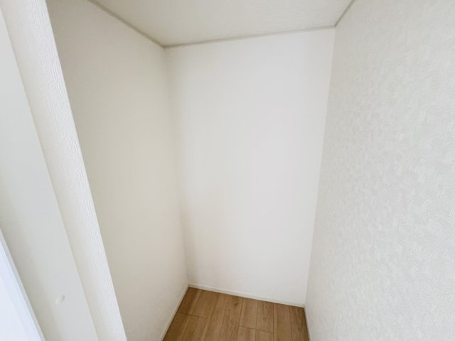 松戸市小金原５丁目新築戸建【貝の花小学校:６分】の収納|6帖ストレージルーム・ウォークインクローゼット