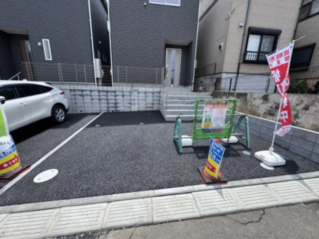 松戸市小金原５丁目新築戸建【貝の花小学校:６分】の駐車場|1号棟・駐車スペース